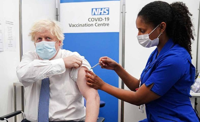 Boris Johnson recibe dosis de refuerzo de vacuna covid