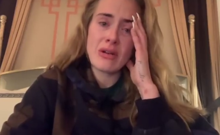 Entre lágrimas Adele cancela shows en La Vegas