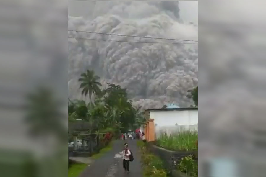 Al menos 1 muerto y 41 heridos por la erupción del volcán
