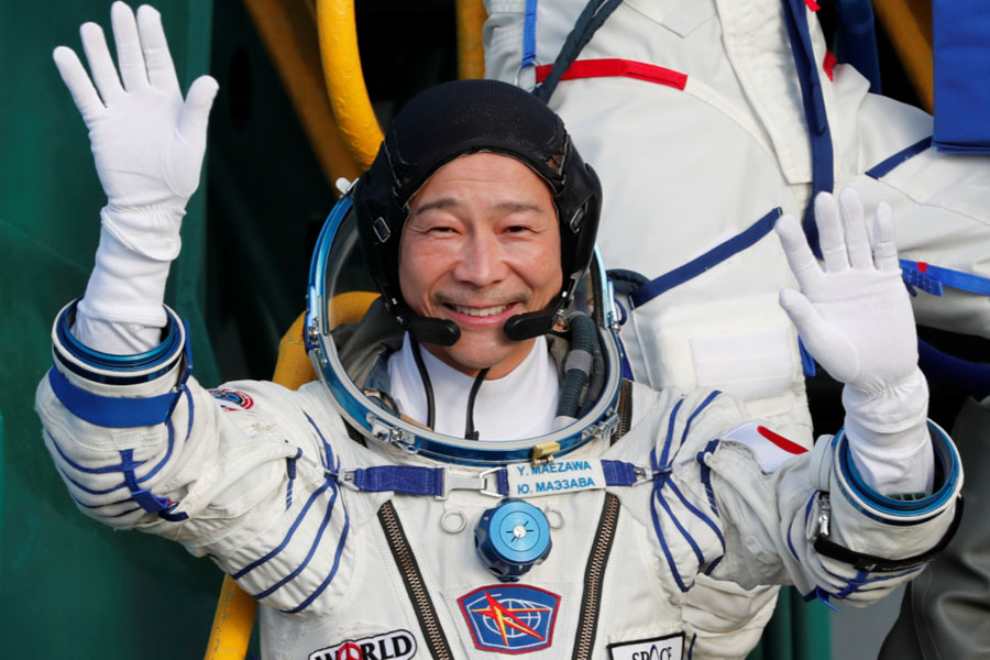 Rusia envía a millonario japonés a la Estación Espacial