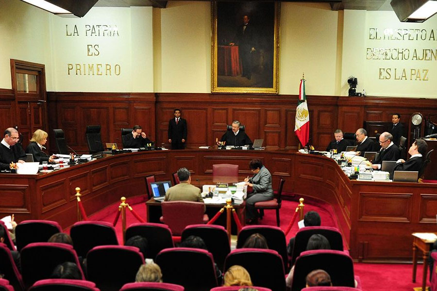 Corte admite controversia de AMLO contra el INE