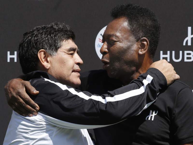 Pelé llora la muerte de Maradona