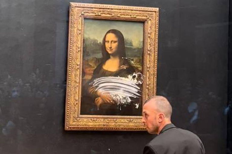 Hombre le da un pastelazo a La Mona Lisa