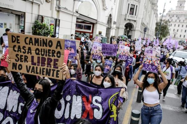 3 leyes del Congreso de Perú cuestionadas por el «retroceso» para la mujer y la igualdad