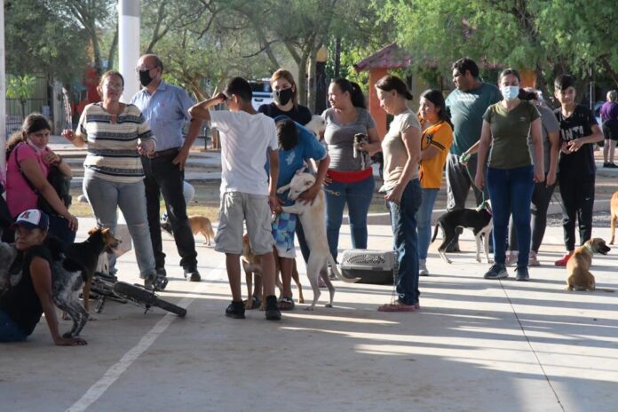 Reciben en La Cholla y Los Arroyos Jornada Integral de Salud y Descacharre del Ayuntamiento (5)