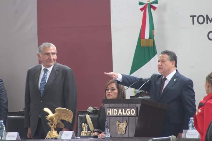 Julio Menchaca rinde protesta como gobernador de Hidalgo