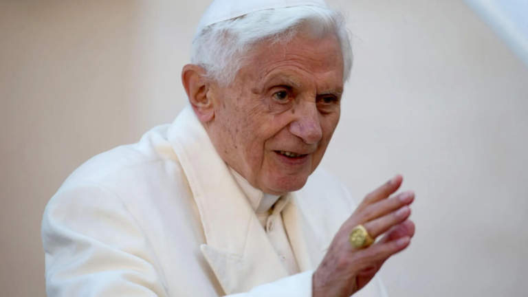 Muere Benedicto XVI, el «rottweiler de Dios» que sacudió la historia de la Iglesia al renunciar como Papa