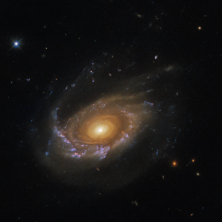 NASA: Hubble captura una galaxia a la deriva