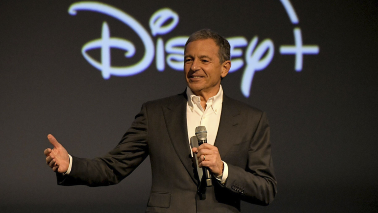 Disney renueva a su presidente, Bob Iger, hasta 2026